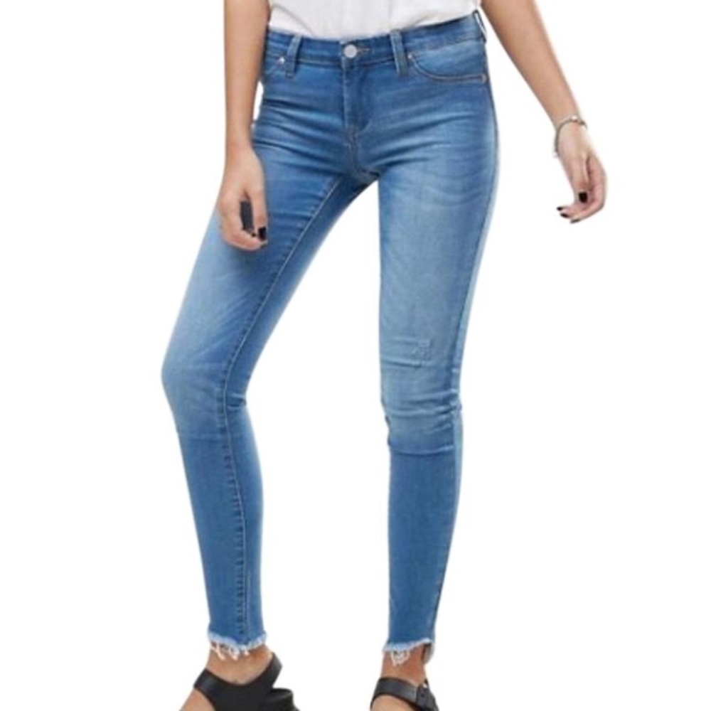 Blank NYC Classique Skinny raw hem jeans! Size 25